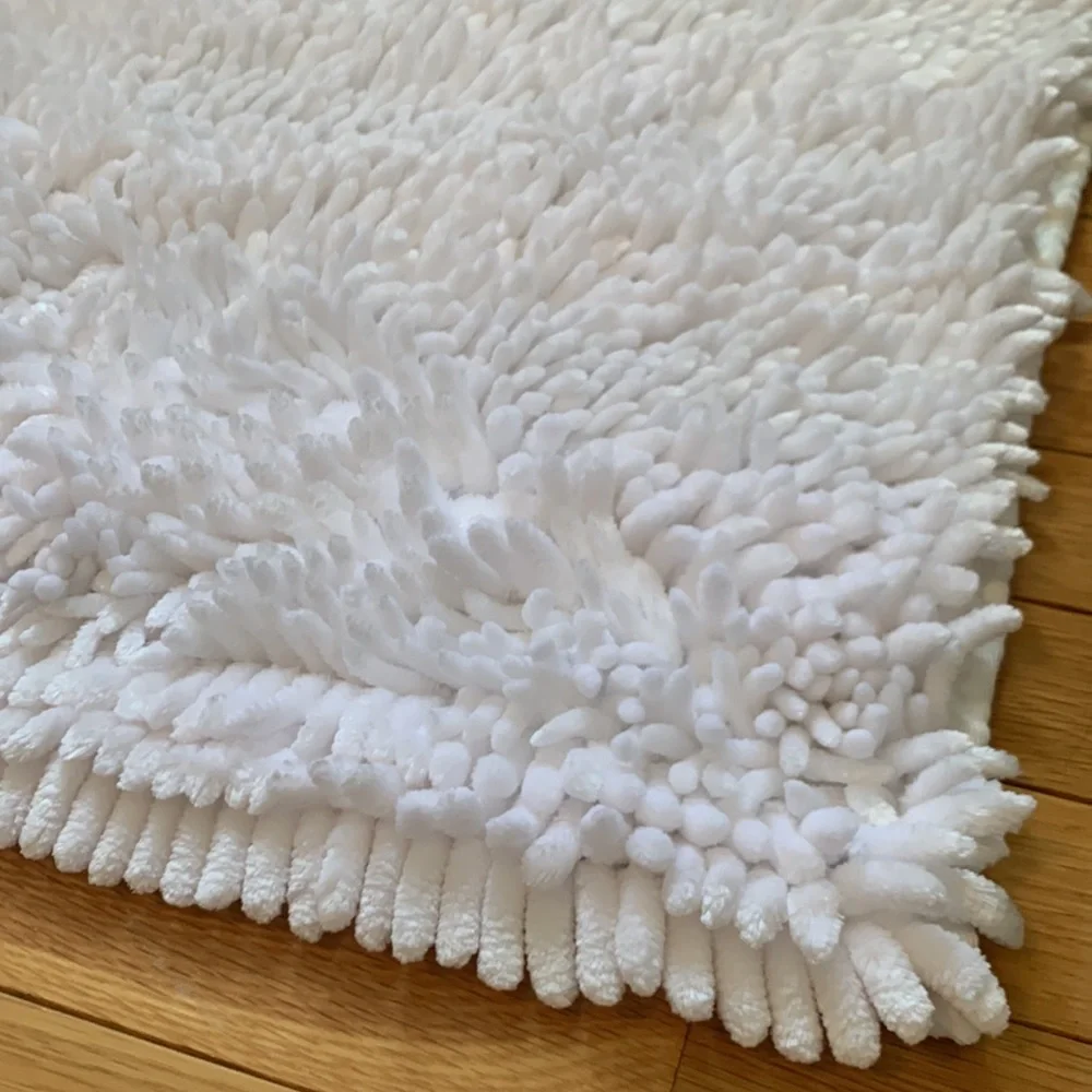 Fuzzy plush white non slip bath mat